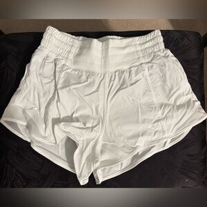 Lululemon Athletica White Hotty Hot Shorts, size 2